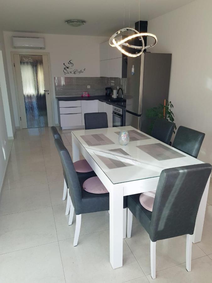 Apartman Tessa Вела-Лука Екстер'єр фото