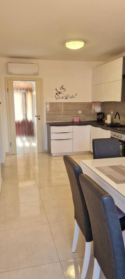 Apartman Tessa Вела-Лука Екстер'єр фото